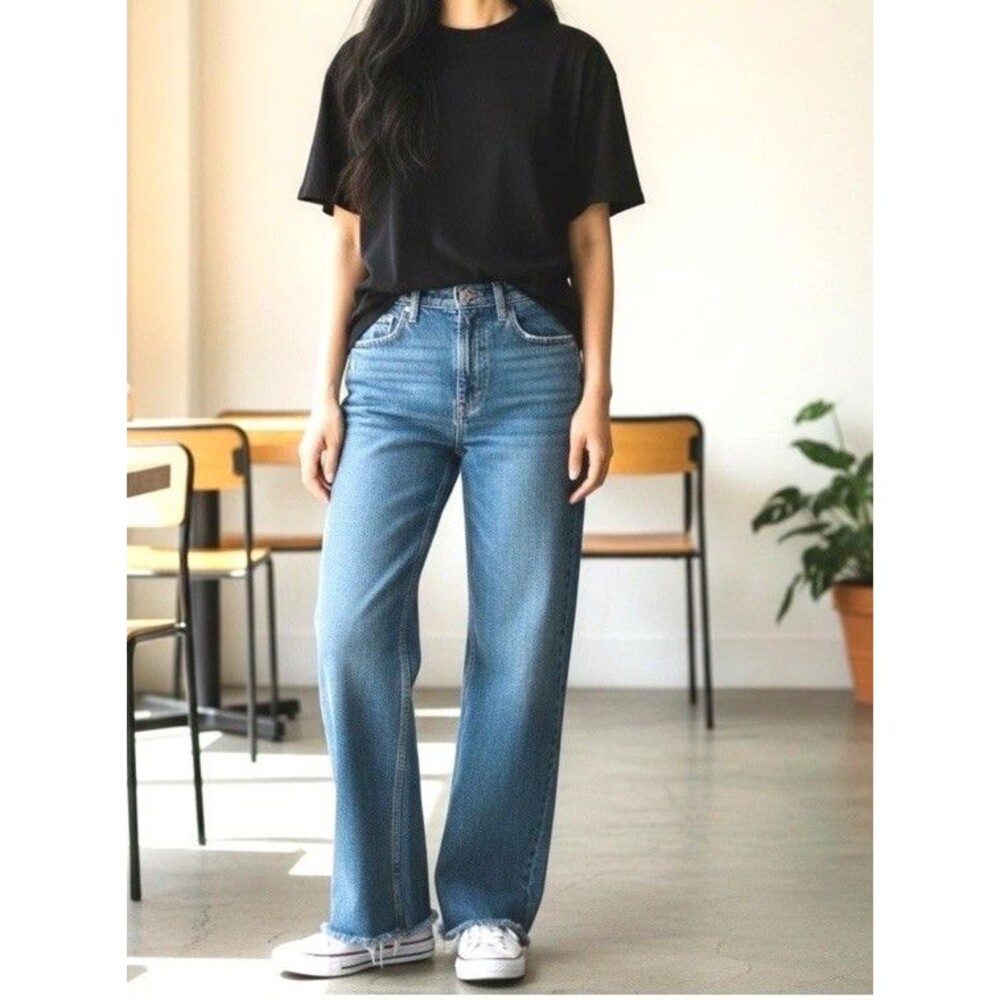 Abercrombie & Fitch The 90s Relaxed High Rise Distressed Straight Denim 28